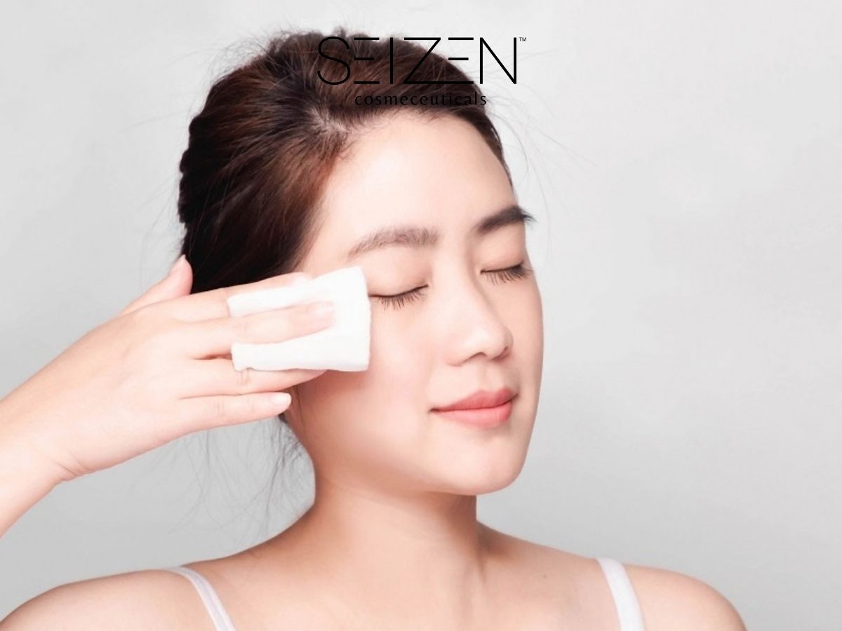 Nước tẩy trang thường sử dụng cùng bông tẩy trang